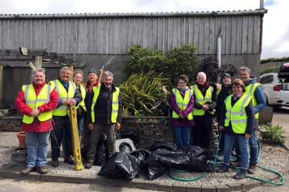 Volunteers brave high winds for community litter pick
