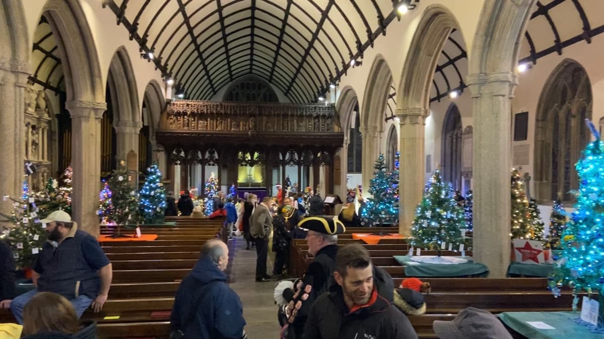 Advent carol service at St Mary's sees in the festive season ...