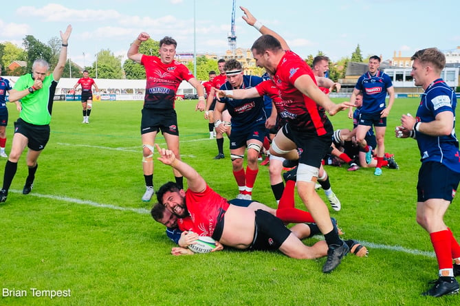 Cornish Pirates prop Marlen Walker touches down on his final appearance.