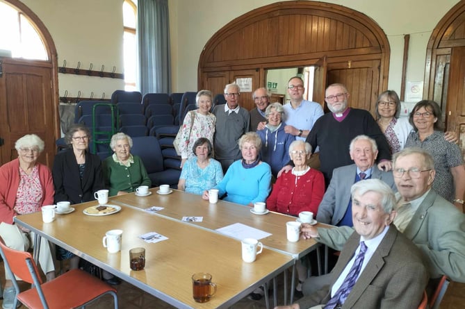 Rev Simon Leigh with the congregation present wishing Godspeed and every happiness to him and his wife Donna as they move to take up new positions in Exeter