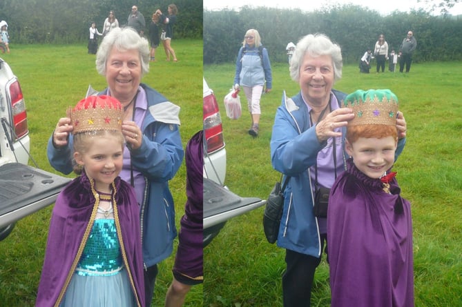 Zena Jones crowning Queen Merryn Davy (left) and King Harry Davy (right)